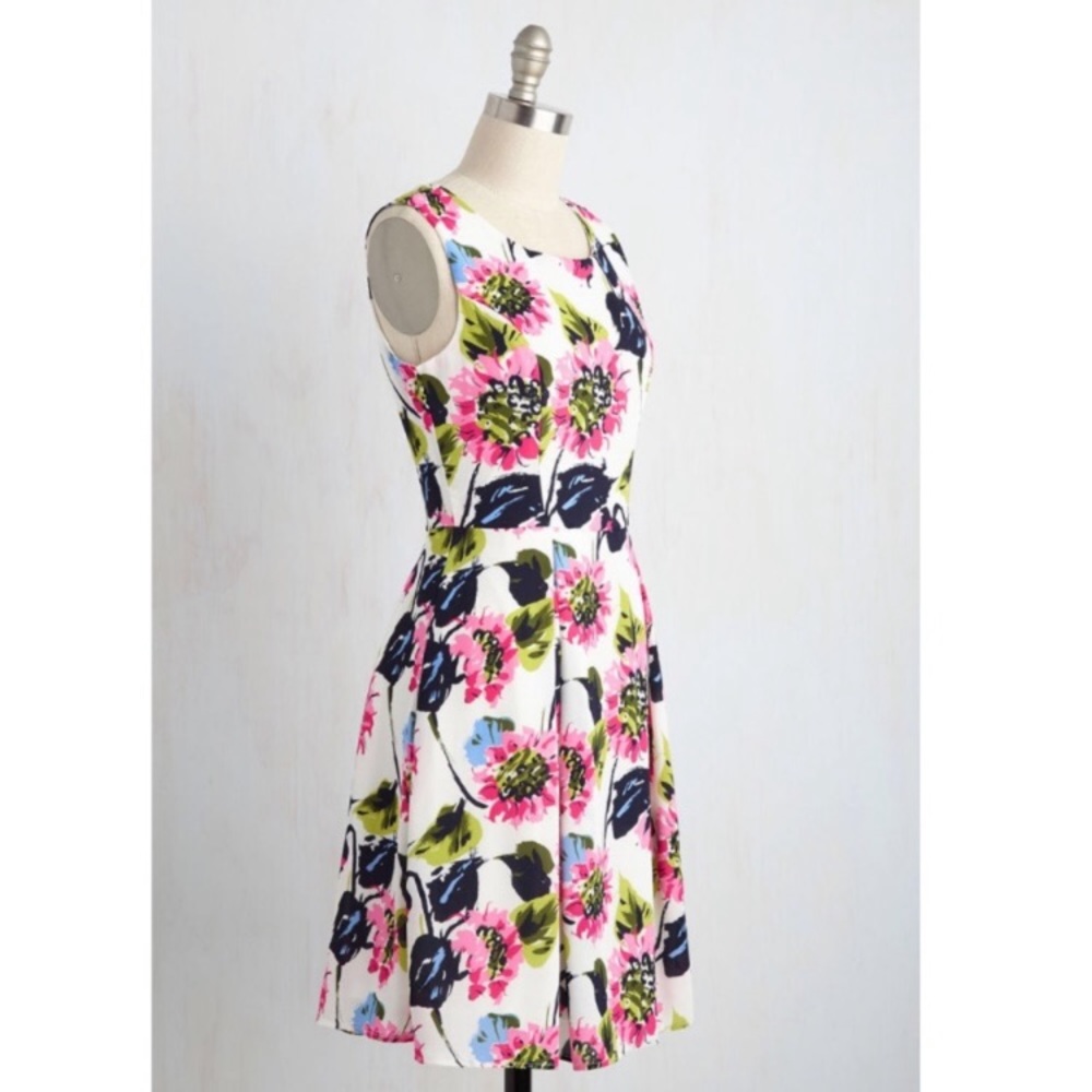 ModCloth I rest my grace Dress in painted blooms M
